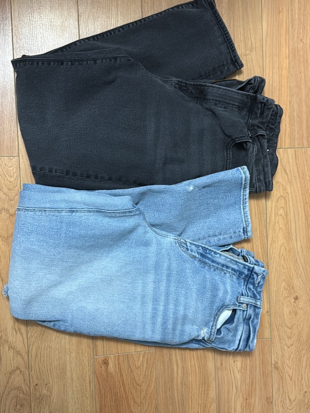 American Eagle Outfitters mom Jeans — Black & Light Blue